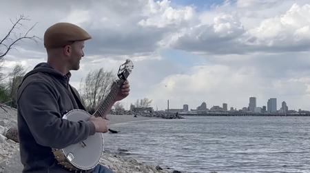 Peter Irving playing music